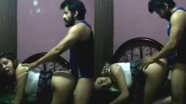 Desi girlfriend’s doggy style sex mms