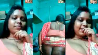 Married woman showed her pussy and ass to the boy on video call